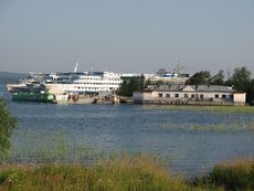 198 Kreuzfahrtschiffe im Onegasee.JPG